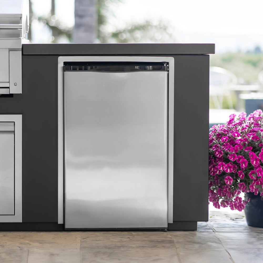 Videl Compact Fridge – Outdoor Living – View 3 – Backyard Horizon